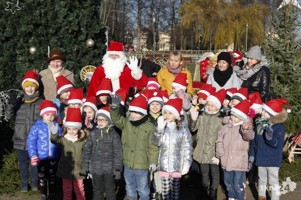 Choinka w Końskich już mieni się światłami! [fotorelacja]
