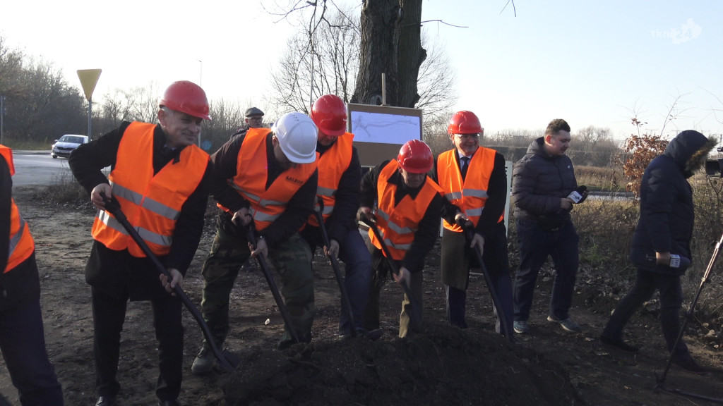 Ruszyły prace nad przebudową ulicy Mostowej w Końskich! [wideo, zdjęcia]