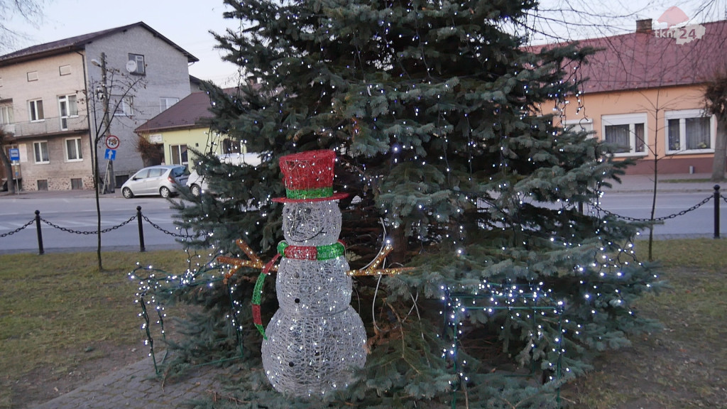 Radosne zapalenie lampek na choince w Radoszycach [wideo, zdjęcia]