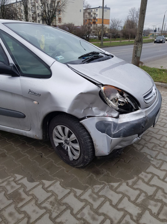 Końskie: Zderzenie dwóch aut na Armii Krajowej [zdjęcia, wideo]