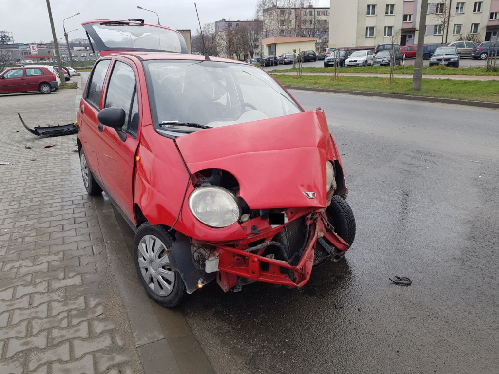 Końskie: Zderzenie dwóch aut na Armii Krajowej [zdjęcia, wideo]