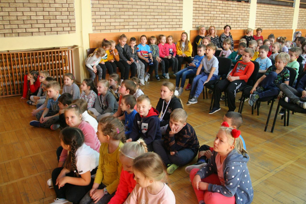 Grupa rekonstrukcyjna z Cisownika koncertowała w `Jedynce` [wideo, zdjęcia]