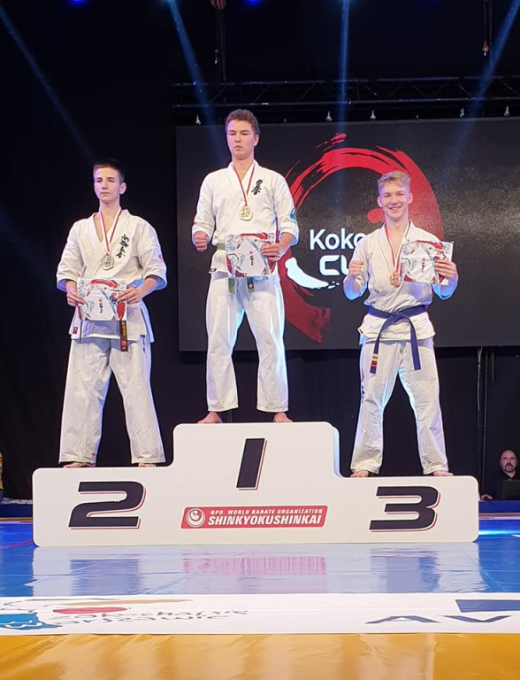 Osiem medali Koneckiego Klubu Karate na prestiżowym Kokoro Cup! [zdjęcia]