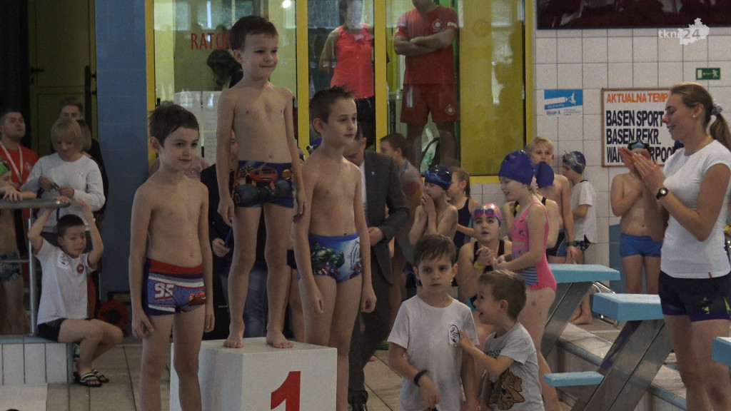 Pierwsze od 15 lat zawody pływackie w Czarnieckiej Górze [wideo, zdjęcia]