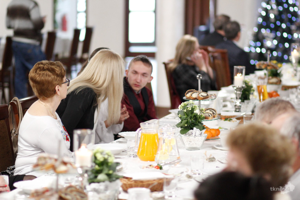 Niewidomi i przyjaciele spotkali się przy wigilijnym stole [zdjęcia]