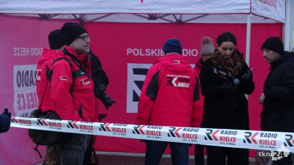 Rozdawali choinki mieszkańcom Końskich [wideo, zdjęcia]