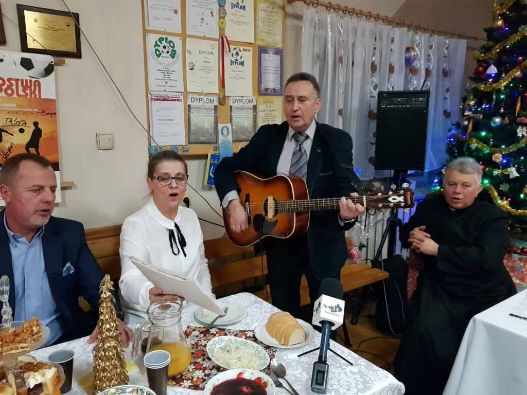 Abstynenci z `Radości` zasiedli do wigilijnego stołu [wideo, zdjęcia]