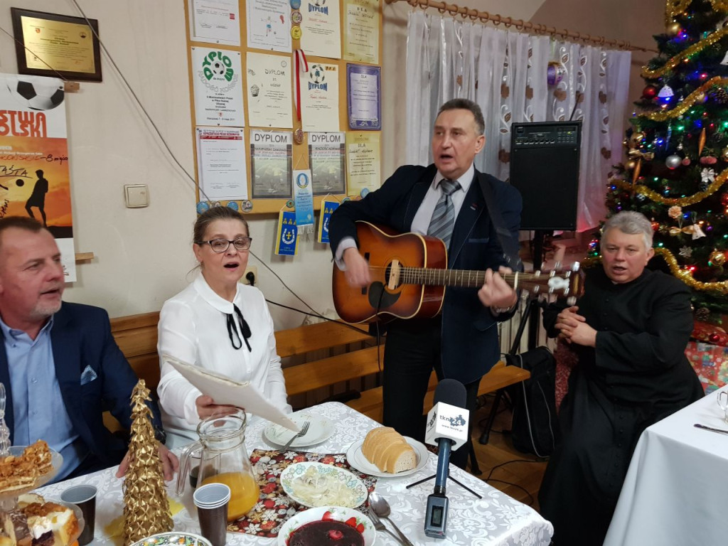 Abstynenci z `Radości` zasiedli do wigilijnego stołu [wideo, zdjęcia]