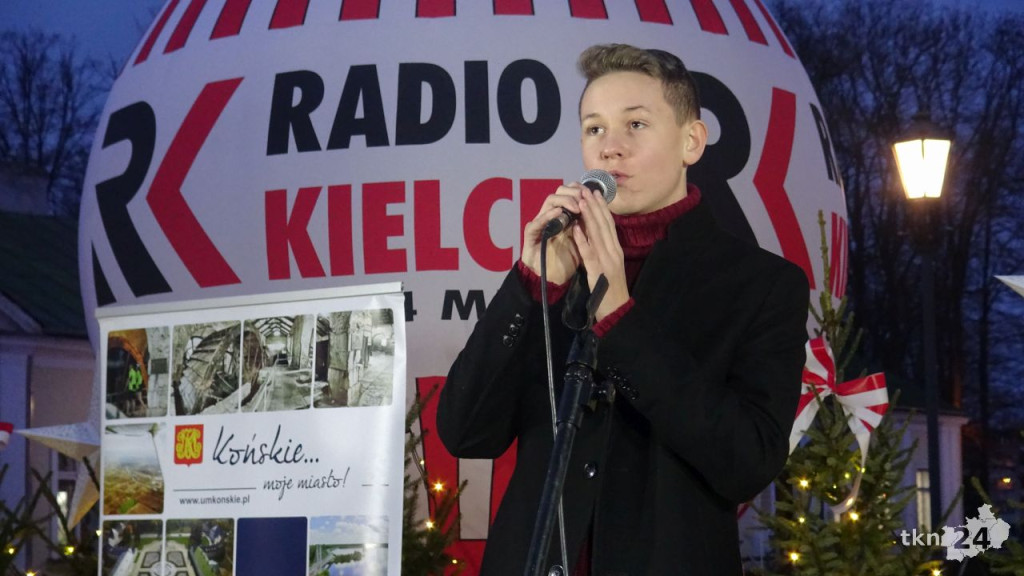 Rozdawali choinki mieszkańcom Końskich [wideo, zdjęcia]