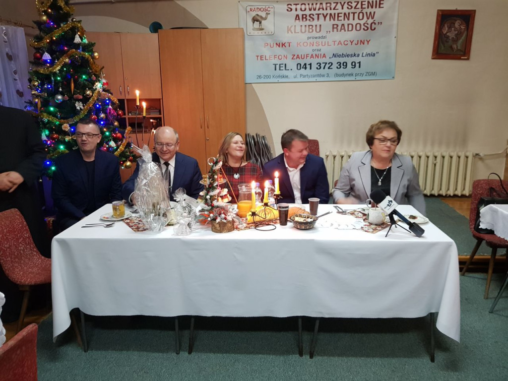 Abstynenci z `Radości` zasiedli do wigilijnego stołu [wideo, zdjęcia]