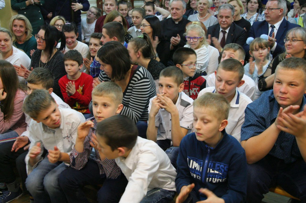 Podopieczni SOSW w Baryczy kultywowali tradycję świąt [wideo, zdjęcia]