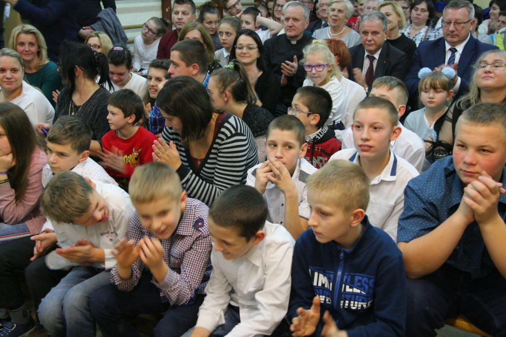 Podopieczni SOSW w Baryczy kultywowali tradycję świąt [wideo, zdjęcia]