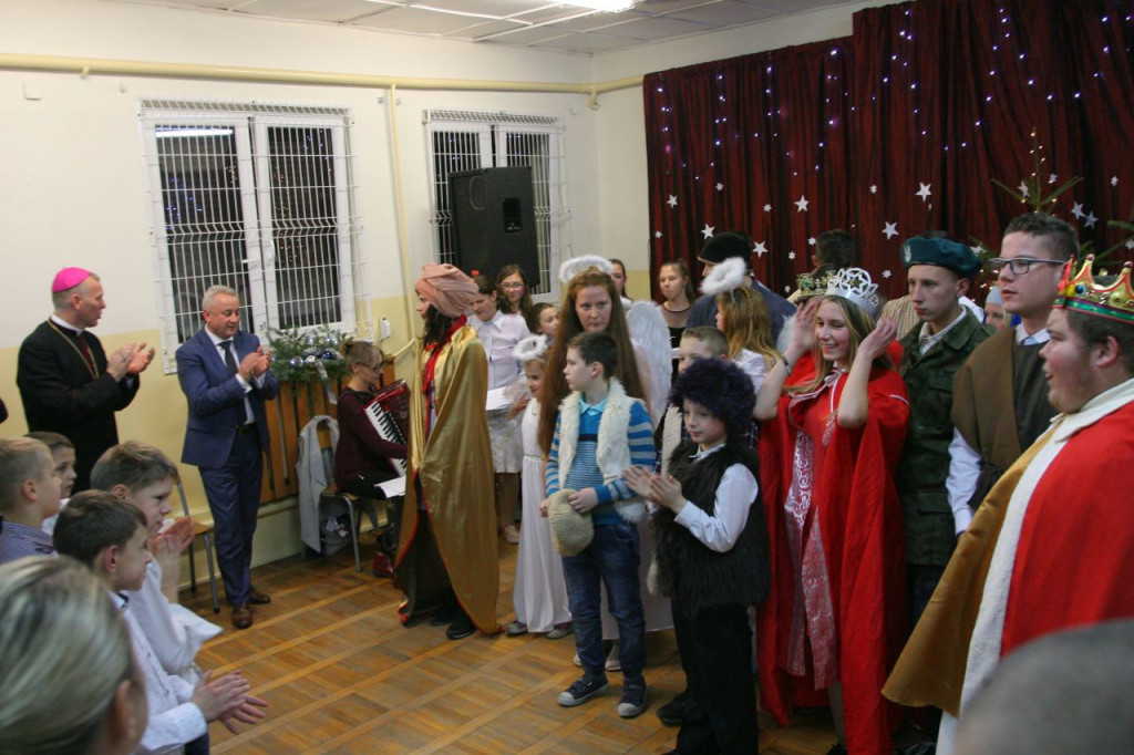 Podopieczni SOSW w Baryczy kultywowali tradycję świąt [wideo, zdjęcia]