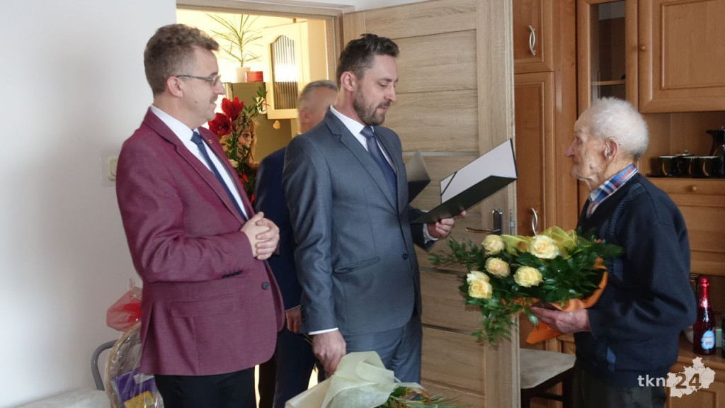 Władysław Pierściński z Młotkowic przeżył już 100 lat i ma się dobrze! [wideo, zdjęcia]