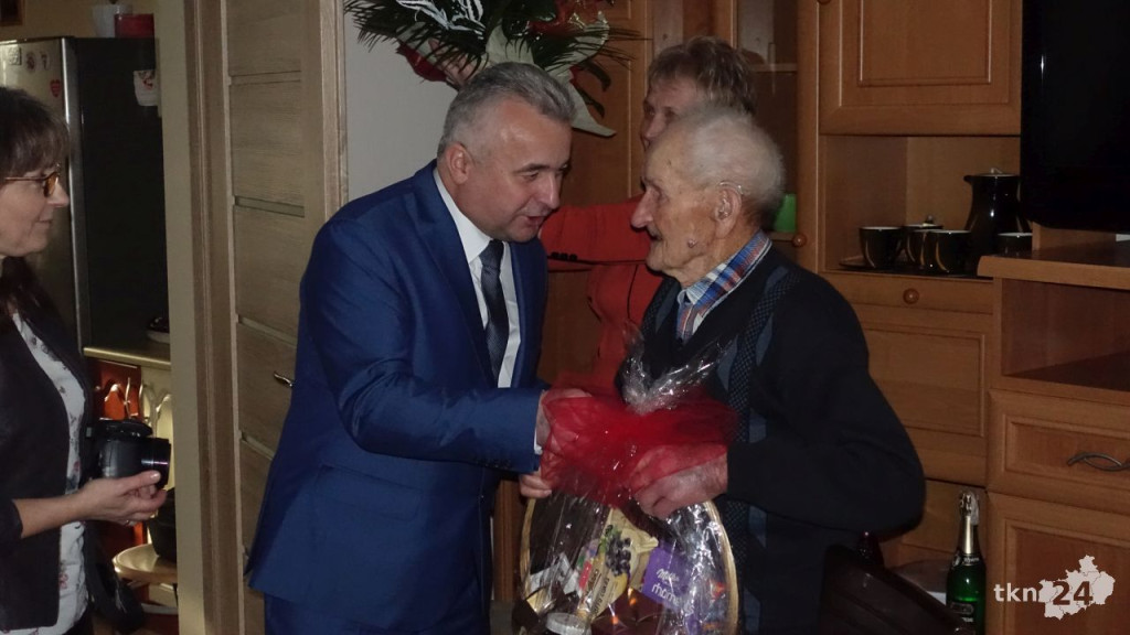 Władysław Pierściński z Młotkowic przeżył już 100 lat i ma się dobrze! [wideo, zdjęcia]