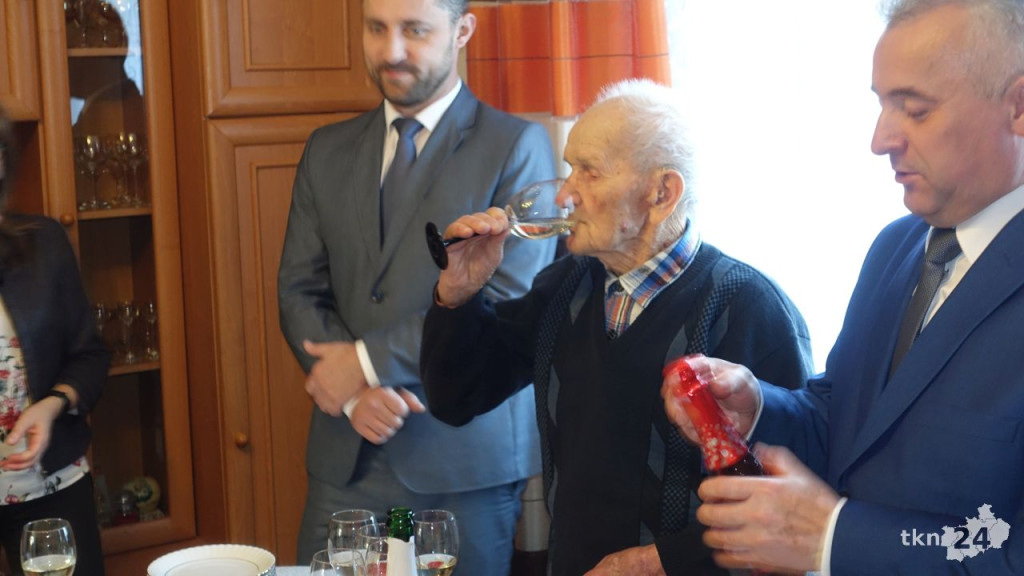 Władysław Pierściński z Młotkowic przeżył już 100 lat i ma się dobrze! [wideo, zdjęcia]