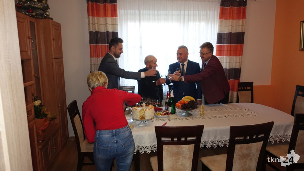 Władysław Pierściński z Młotkowic przeżył już 100 lat i ma się dobrze! [wideo, zdjęcia]