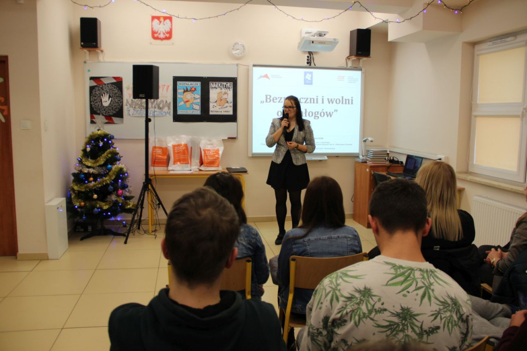 Koneccy uczniowie `Bezpieczni i wolni od nałogów` [zdjęcia]