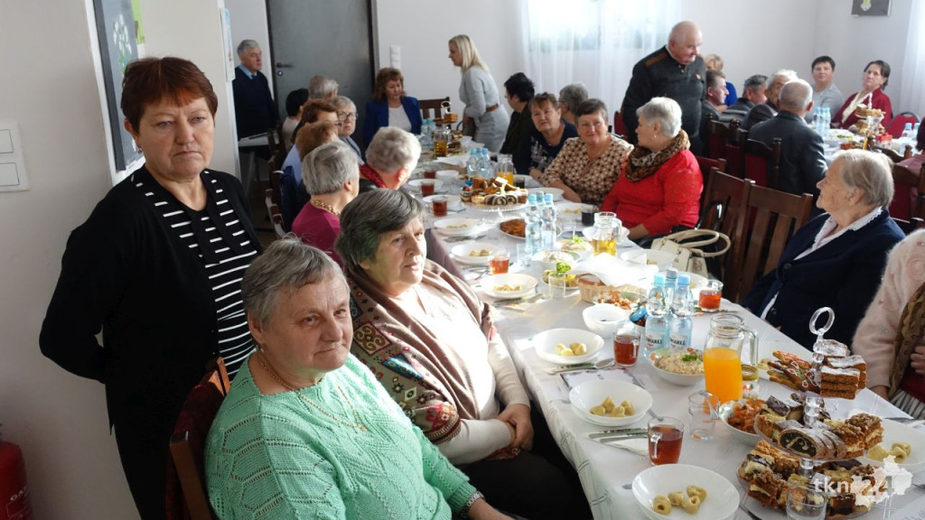 Starsi i potrzebujący spotkali się na wigilii w Pilczycy [wideo, zdjęcia]
