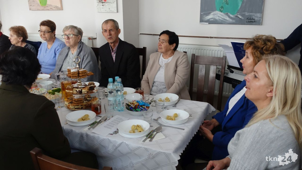 Starsi i potrzebujący spotkali się na wigilii w Pilczycy [wideo, zdjęcia]