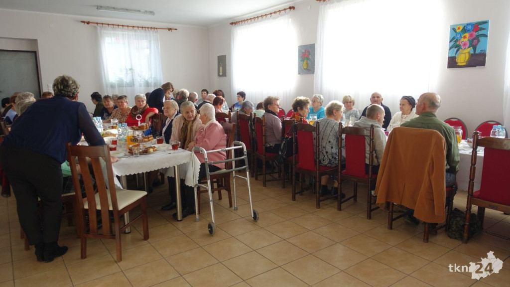 Starsi i potrzebujący spotkali się na wigilii w Pilczycy [wideo, zdjęcia]