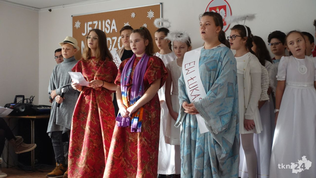 Starsi i potrzebujący spotkali się na wigilii w Pilczycy [wideo, zdjęcia]