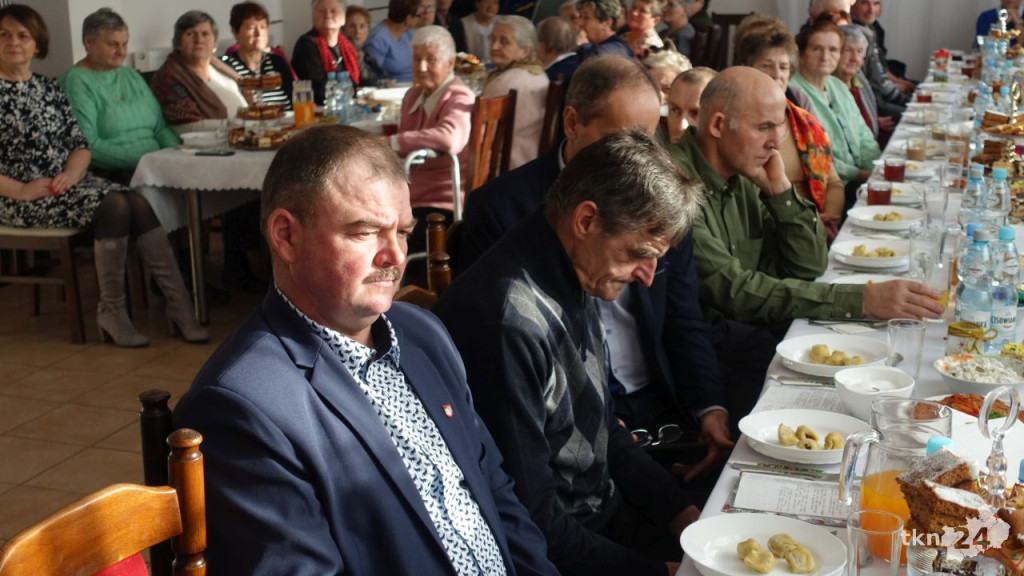 Starsi i potrzebujący spotkali się na wigilii w Pilczycy [wideo, zdjęcia]