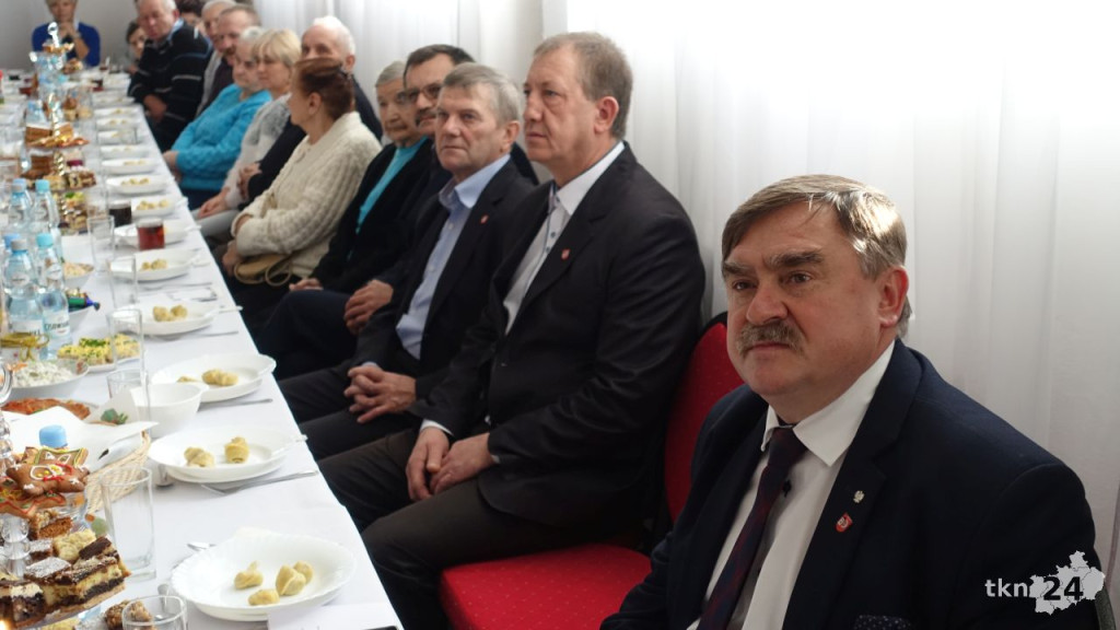 Starsi i potrzebujący spotkali się na wigilii w Pilczycy [wideo, zdjęcia]