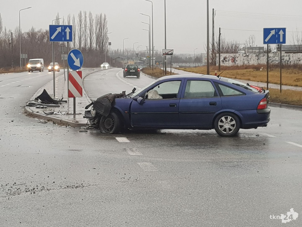 Zderzenie opla i volkswagena na koneckiej obwodnicy [zdjęcia]