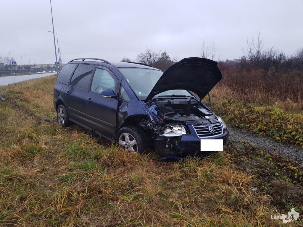 Zderzenie opla i volkswagena na koneckiej obwodnicy [zdjęcia]