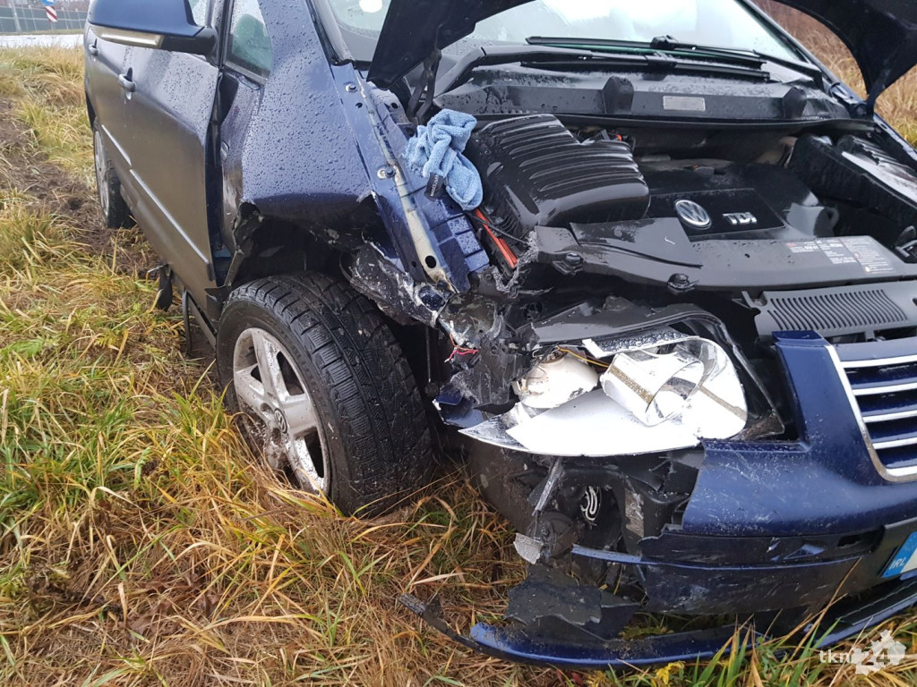 Zderzenie opla i volkswagena na koneckiej obwodnicy [zdjęcia]