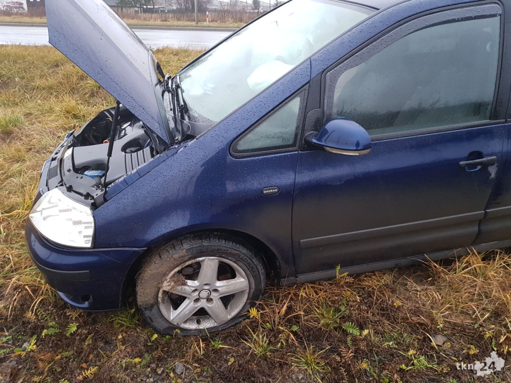 Zderzenie opla i volkswagena na koneckiej obwodnicy [zdjęcia]