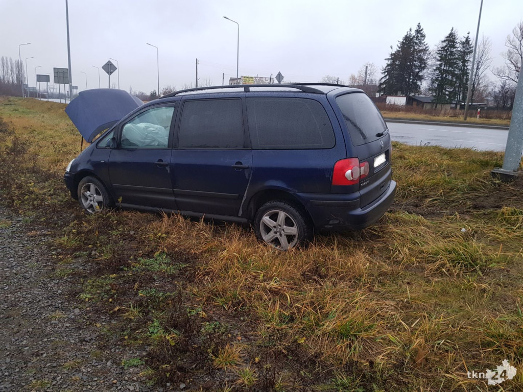 Zderzenie opla i volkswagena na koneckiej obwodnicy [zdjęcia]