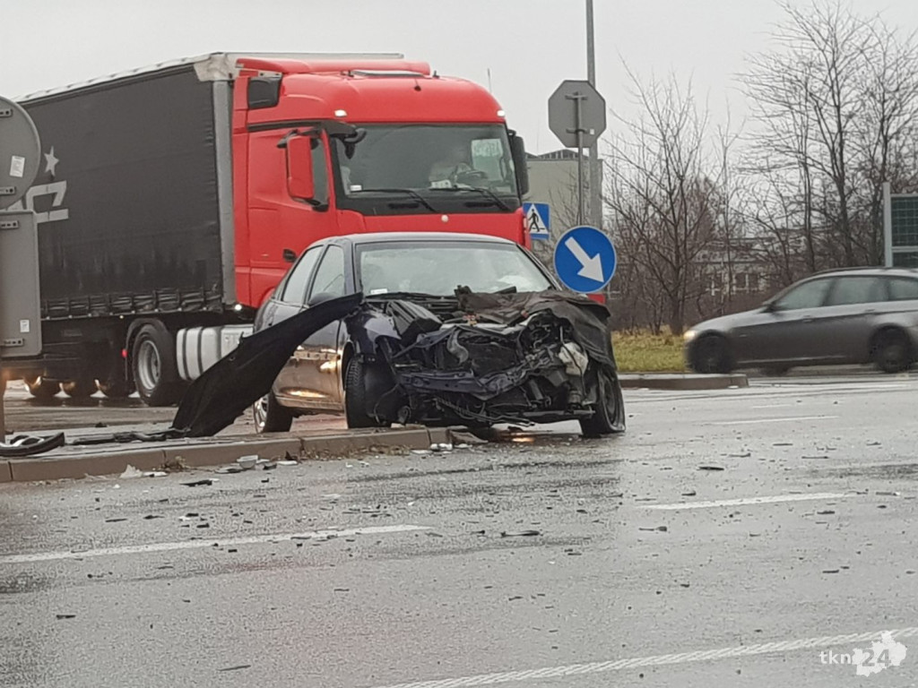 Zderzenie opla i volkswagena na koneckiej obwodnicy [zdjęcia]
