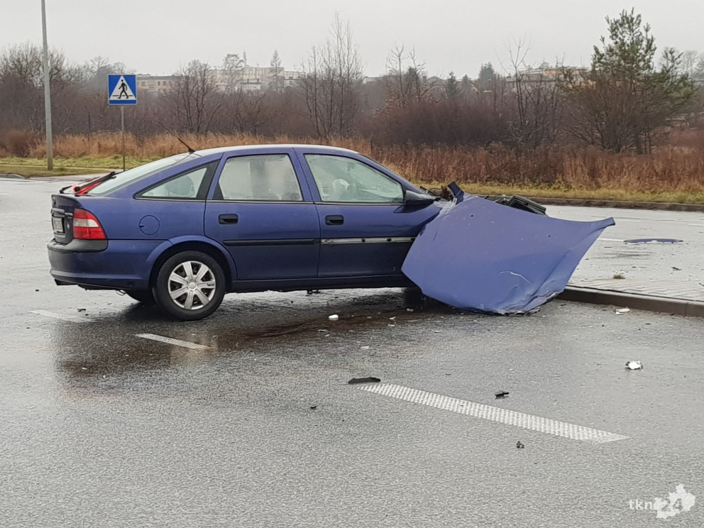 Zderzenie opla i volkswagena na koneckiej obwodnicy [zdjęcia]
