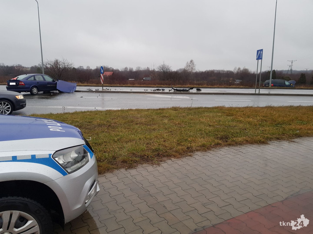 Zderzenie opla i volkswagena na koneckiej obwodnicy [zdjęcia]