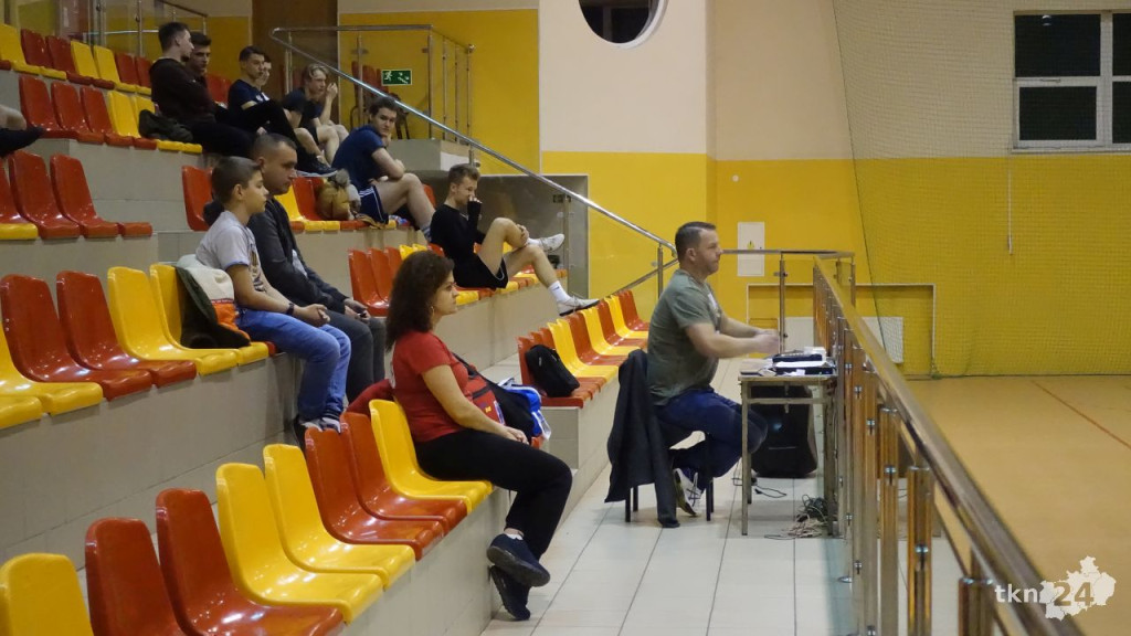 Fałków: Świąteczna rywalizacja w piłkę nożną [wideo, zdjęcia]