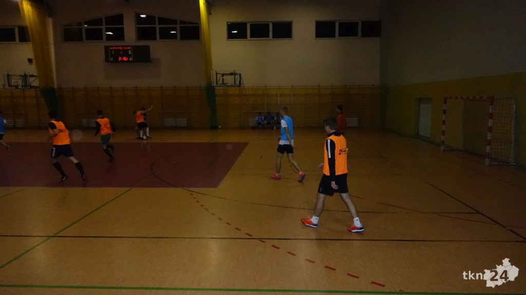 Fałków: Świąteczna rywalizacja w piłkę nożną [wideo, zdjęcia]