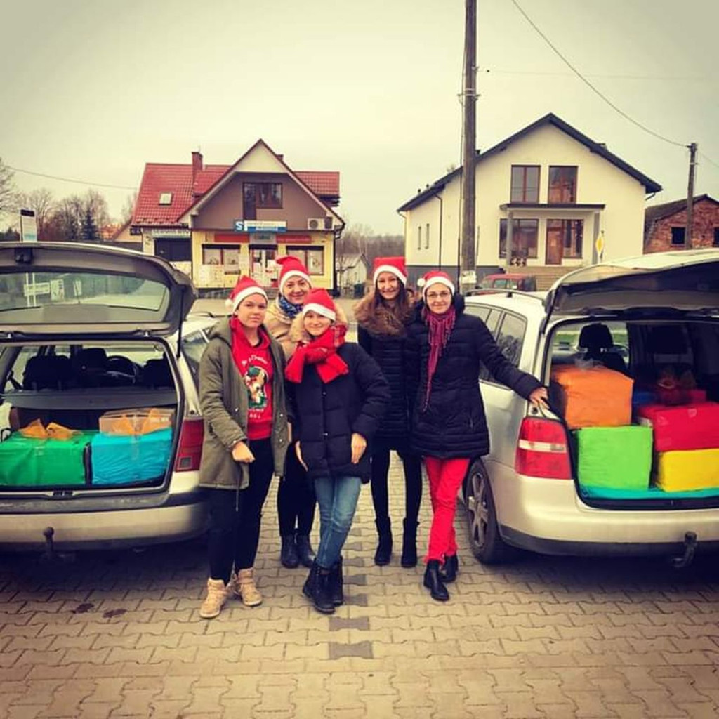 Społeczność ZPO w Rogowie ze Szlachetną Paczką dla potrzebującej! [zdjęcia]