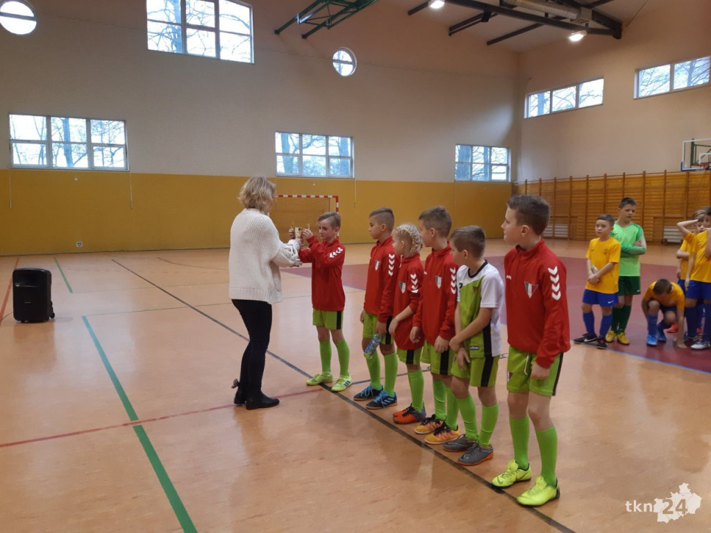 Fałków: Świąteczna rywalizacja w piłkę nożną [wideo, zdjęcia]