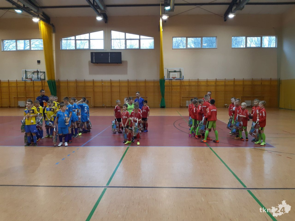 Fałków: Świąteczna rywalizacja w piłkę nożną [wideo, zdjęcia]