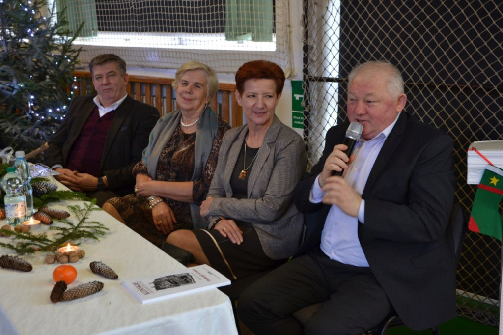 Świąteczne spotkanie oraz konkurs kolęd w ZPO w Rogowie [zdjęcia]