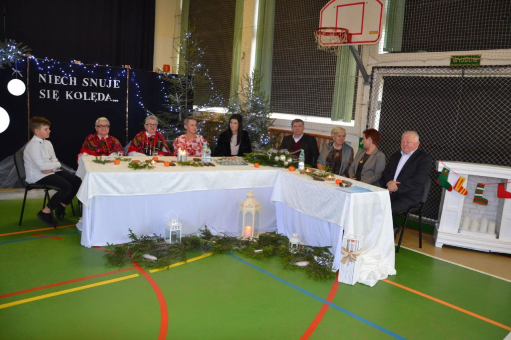Świąteczne spotkanie oraz konkurs kolęd w ZPO w Rogowie [zdjęcia]