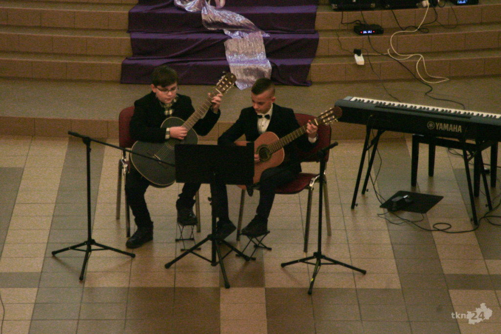 Uczniowie szkoły muzycznej w Końskich zagrali tradycyjny koncert kolęd [wideo, zdjęcia]