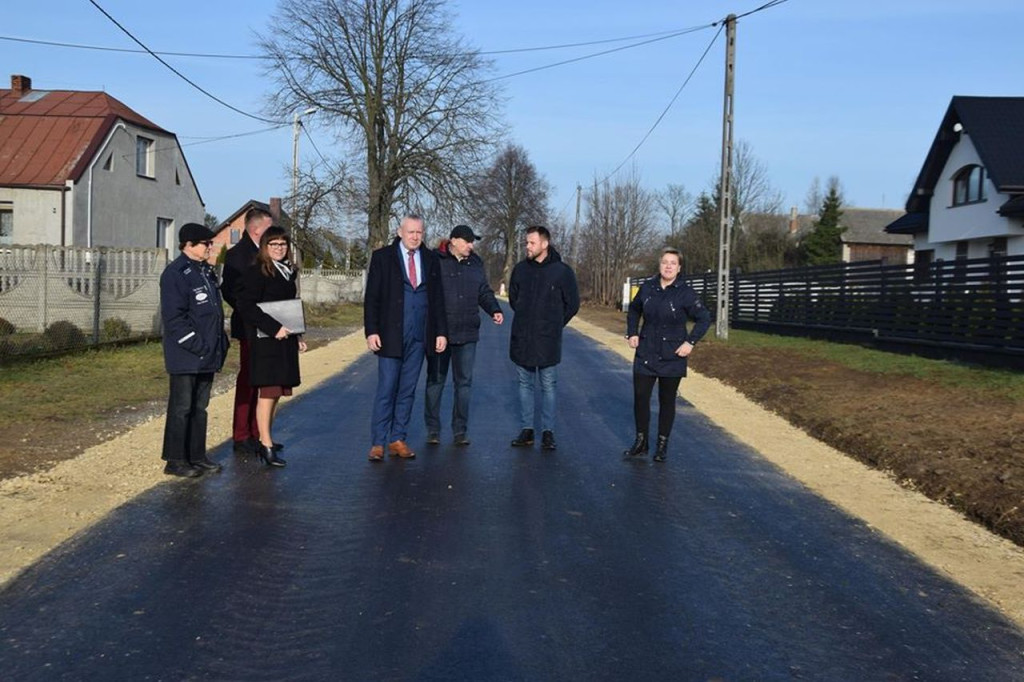 Gowarczów: Droga w Miłakowie ukończona. Trzy nowe powstaną w 2020 roku! [zdjęcia]
