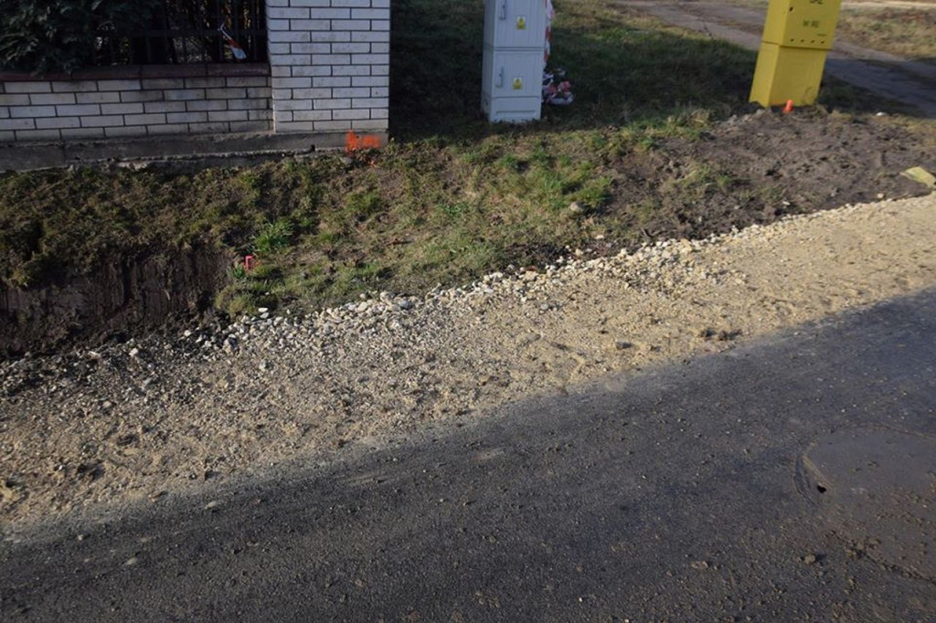 Gowarczów: Droga w Miłakowie ukończona. Trzy nowe powstaną w 2020 roku! [zdjęcia]