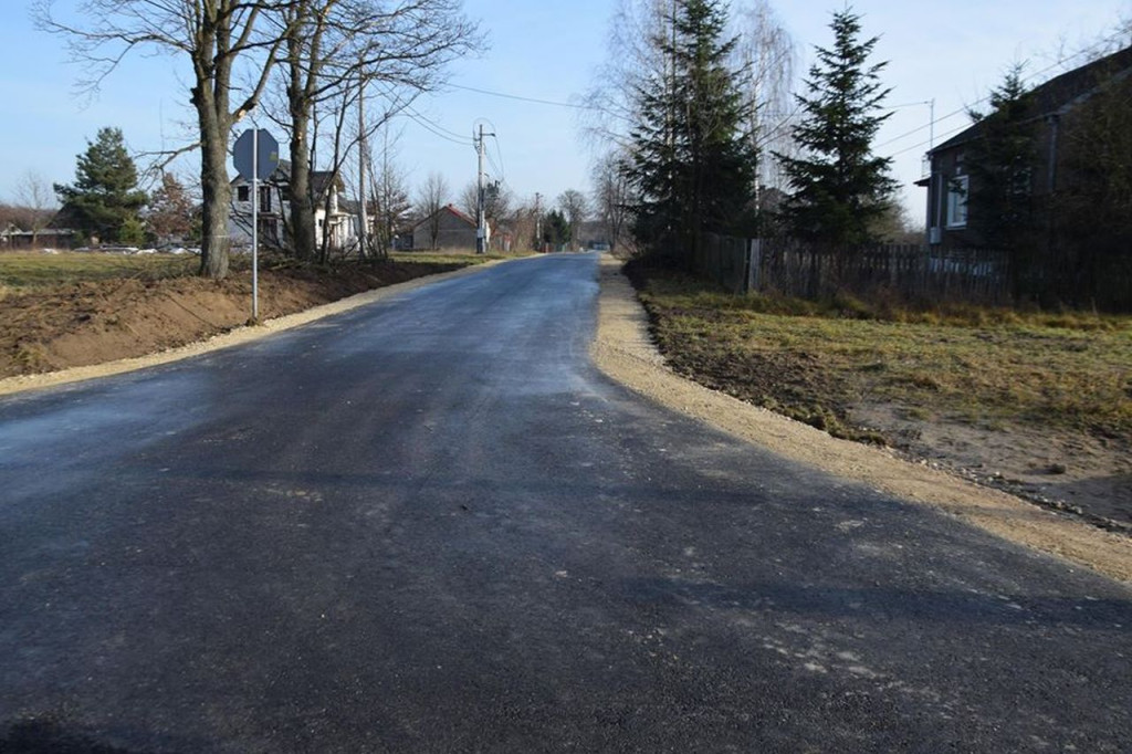 Gowarczów: Droga w Miłakowie ukończona. Trzy nowe powstaną w 2020 roku! [zdjęcia]