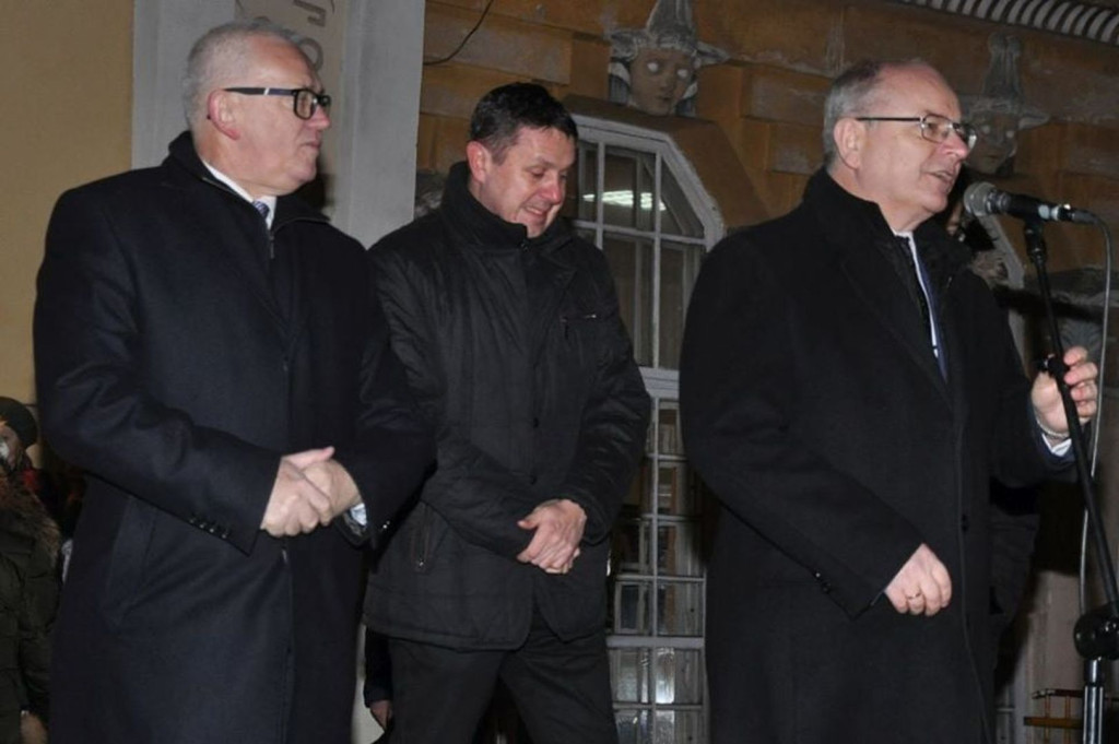 Konecczanie hucznie przywitali Nowy Rok 2020. Były fajerwerki! [wideo, zdjęcia]