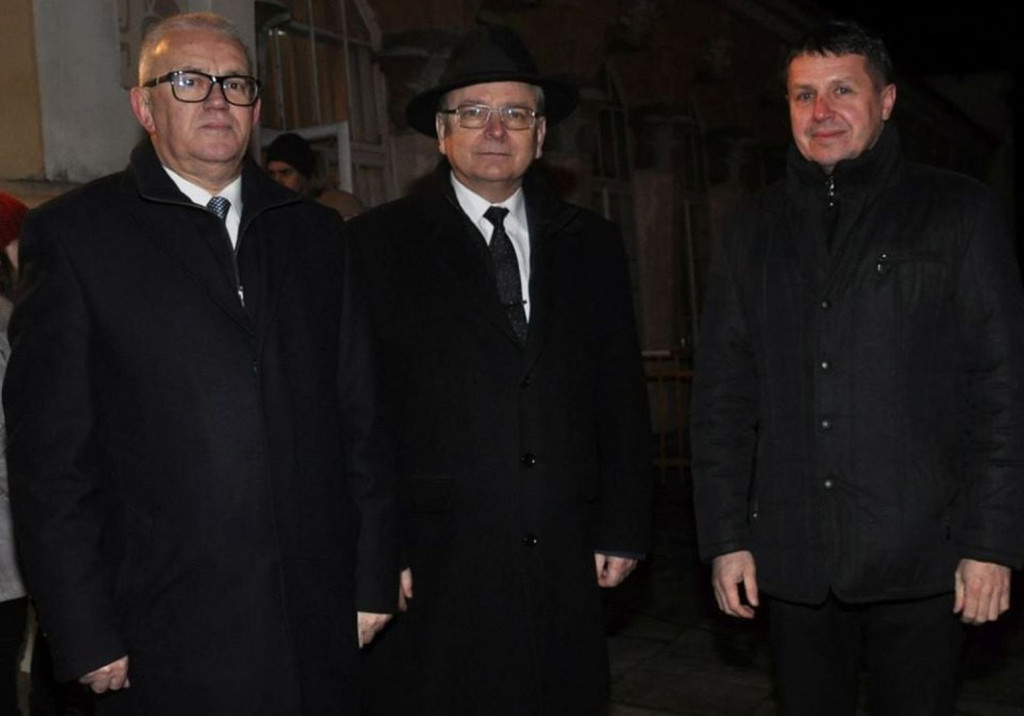 Konecczanie hucznie przywitali Nowy Rok 2020. Były fajerwerki! [wideo, zdjęcia]