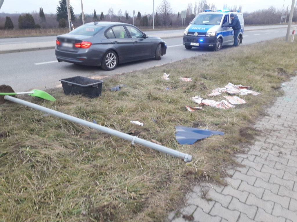 Tajemniczy wypadek w sylwestrową noc na obwodnicy Końskich [zdjęcia]